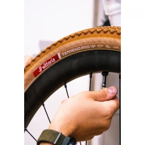 Cubierta Gravel vittoria TERRENO PRO T50 Mixed 700X40 TLR Hookless Natural-Brown